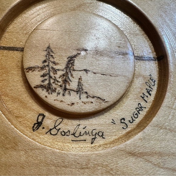 Handcrafted sugar maple shallow bowl - Picture 4 of 8